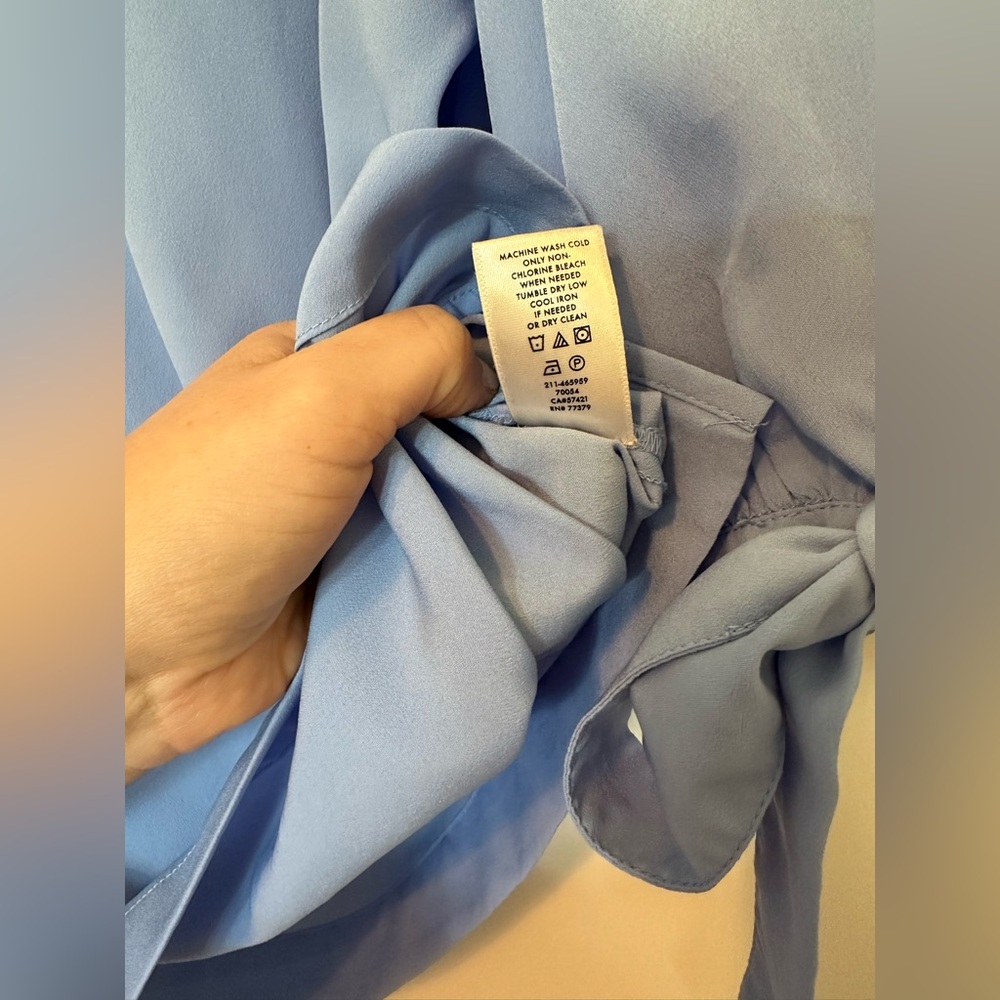Ann Taylor V-Neck Blouse with Tied Bow Sleeves in Beautiful Sky Blue - Picture 7 of 8